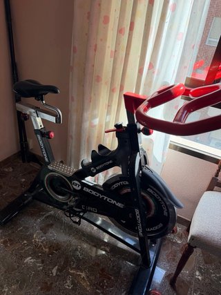 Banco de gimnasio completo con pesas