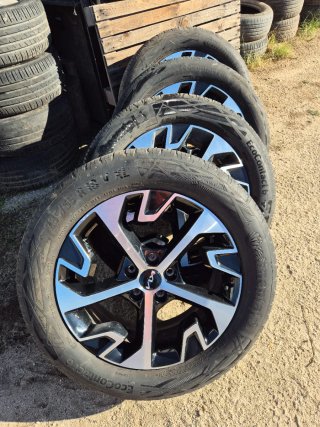 4 Llantas de 18 pulgadas kia con neumáticos