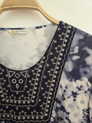 CAMISETA MARCA CHARELI TALLA 52 .(SE ADAPTA 46-48)