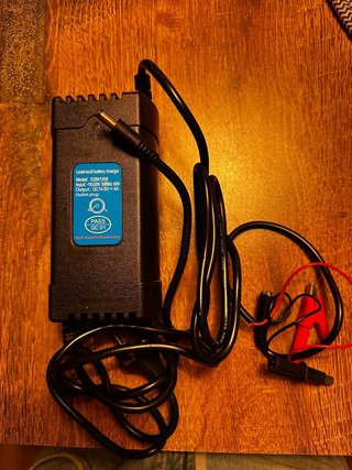 Cargador de Batería para Moto Zontes
