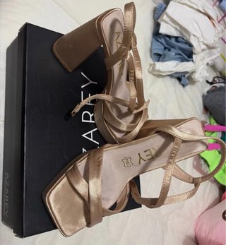 Sandalias Azarey Doradas Tacón