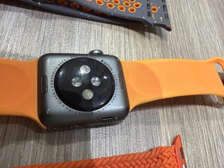 Apple Watch Series 3 con 4 correas