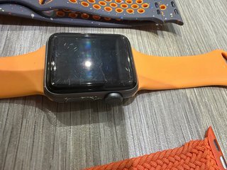 Apple Watch Series 3 con 4 correas