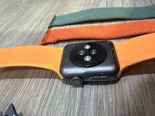 Apple Watch Series 3 con 4 correas