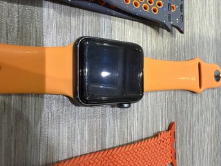 Apple Watch Series 3 con 4 correas