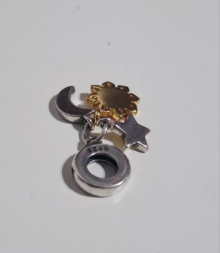 Charm de Sol y Luna