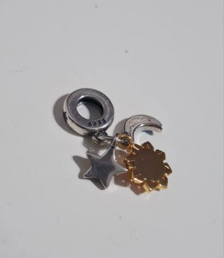 Charm de Sol y Luna