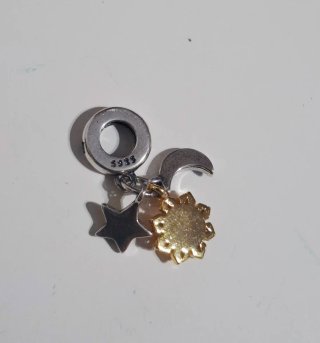 Charm de Sol y Luna