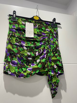 Falda Zara fruncida flores XS