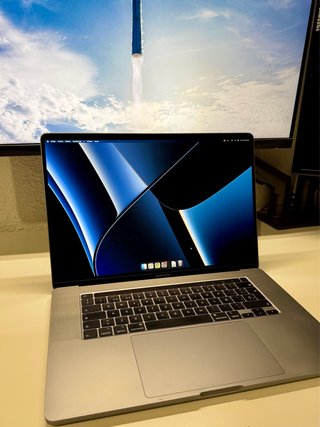 MacBook Pro 16” i9 16GB RAM 1TB SSD