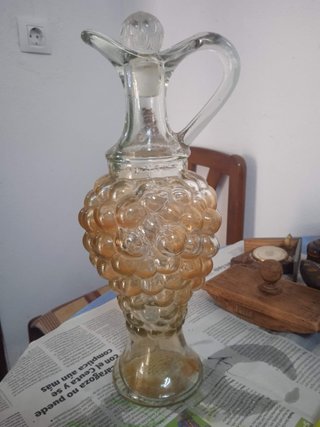 Jarra cristal con forma de racimo de uvas