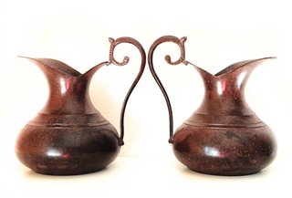 Par de jarros ânforas vintage rústicos em cobre