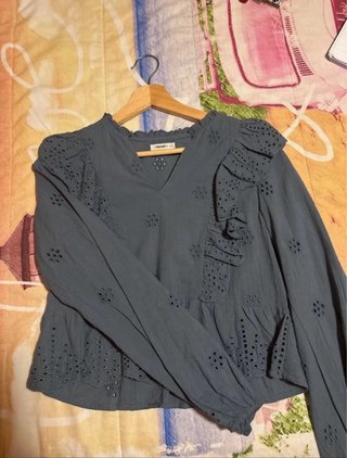 Blusa bordada Noon con bordados y volantes