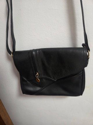 Bolso de hombro negro cuero