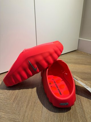 Zuecos Nike Rojos