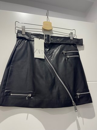 Falda Zara polipiel cremalleras