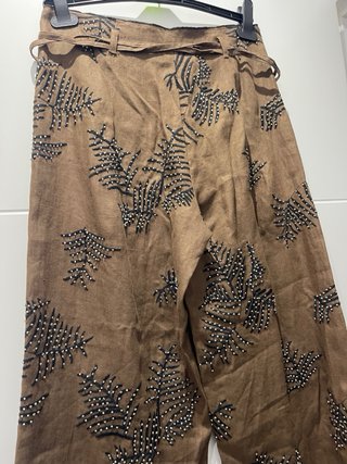 Pantalón Zara con abalorios y cinturón Talla S