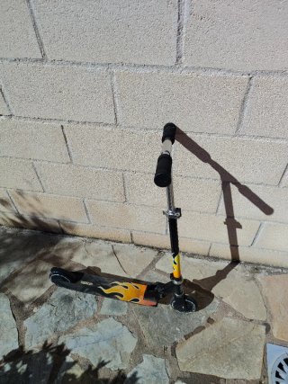 Patinete Plegable con Diseño de Llamas