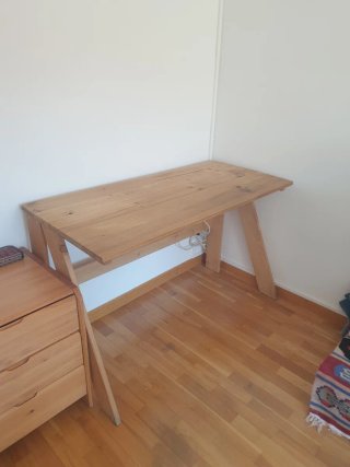 Scrivania in legno naturale