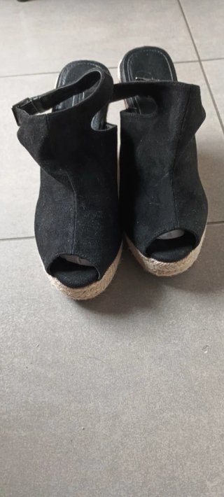 Sandalias Negras con Plataforma