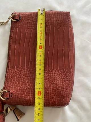 Bolso pequeño piel cocodrilo marrón y rojo