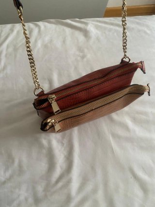 Bolso pequeño piel cocodrilo marrón y rojo