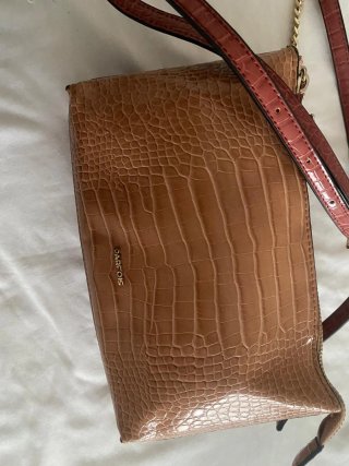 Bolso pequeño piel cocodrilo marrón y rojo