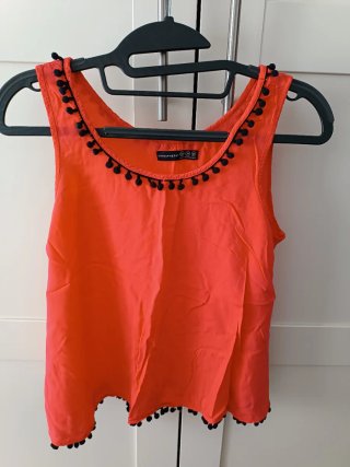 Blusa coral con Detalles de Pompones