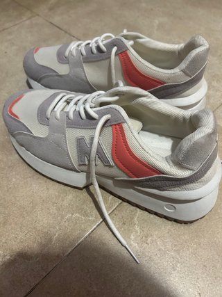 Zapatillas manowkian grises y blancas