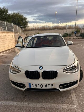 BMW Serie 1 2012 116i interior rojo
