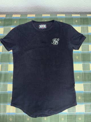 Camisetas SikSilk Negra, blanca y marrón.