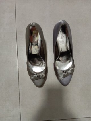 Elegantes Zapatos Gris de Fiesta talla 41.