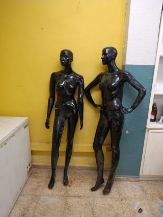2 Maniquíes Femeninos Negros