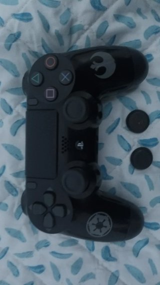 PS4 Edición Star Wars 1TB + mando star wars