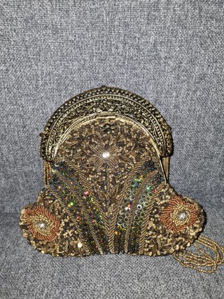 Bolso de mano con abalorios