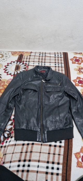 Chaqueta de cuero negra