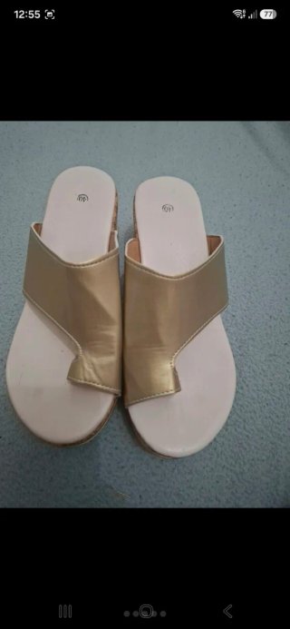 Sandalias doradas y blancas talla 40