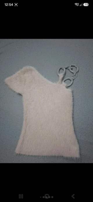 Blusa de pelo asimétrica