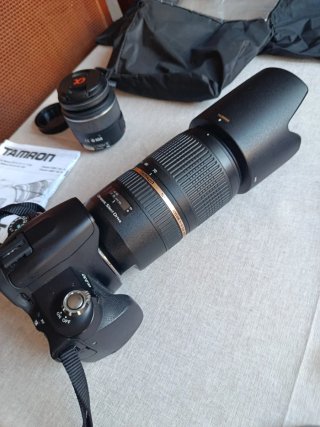 Cámara Sony a230, objetivo 70/300 con estabilizado
