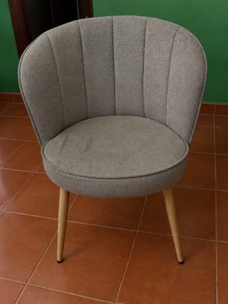 Butaca Jysk patas madera gris