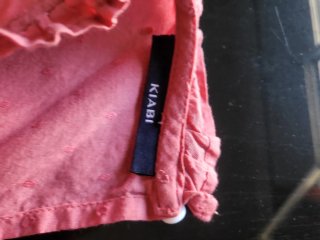Blusa rosa con bordados y volantes