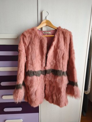Abrigo rosa de pelo sintético