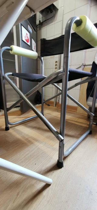 Set di 2 tavoli pieghevoli e sedia da campeggio