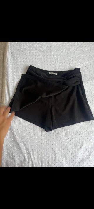 Short negro Zara talla M