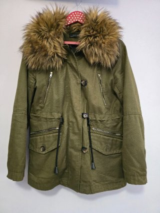 Cazadora Zara verde con capucha