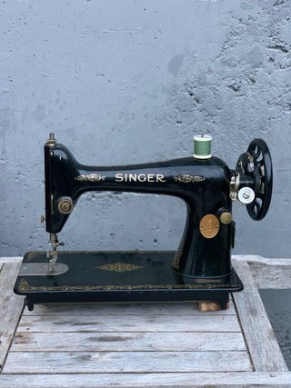 Máquina de coser Singer antigua