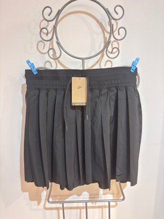 Falda Nike plisada negra talla XS