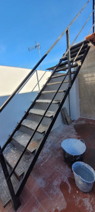 Escalera de hierro exterior