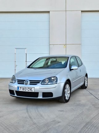 Volkswagen Golf V 1.6 FSI