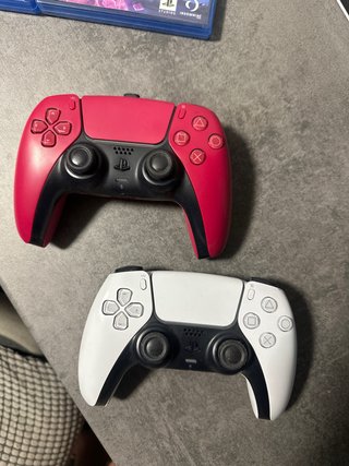 Console PlayStation 5 (PS5) con accessori